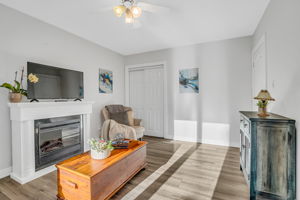 23-family room3