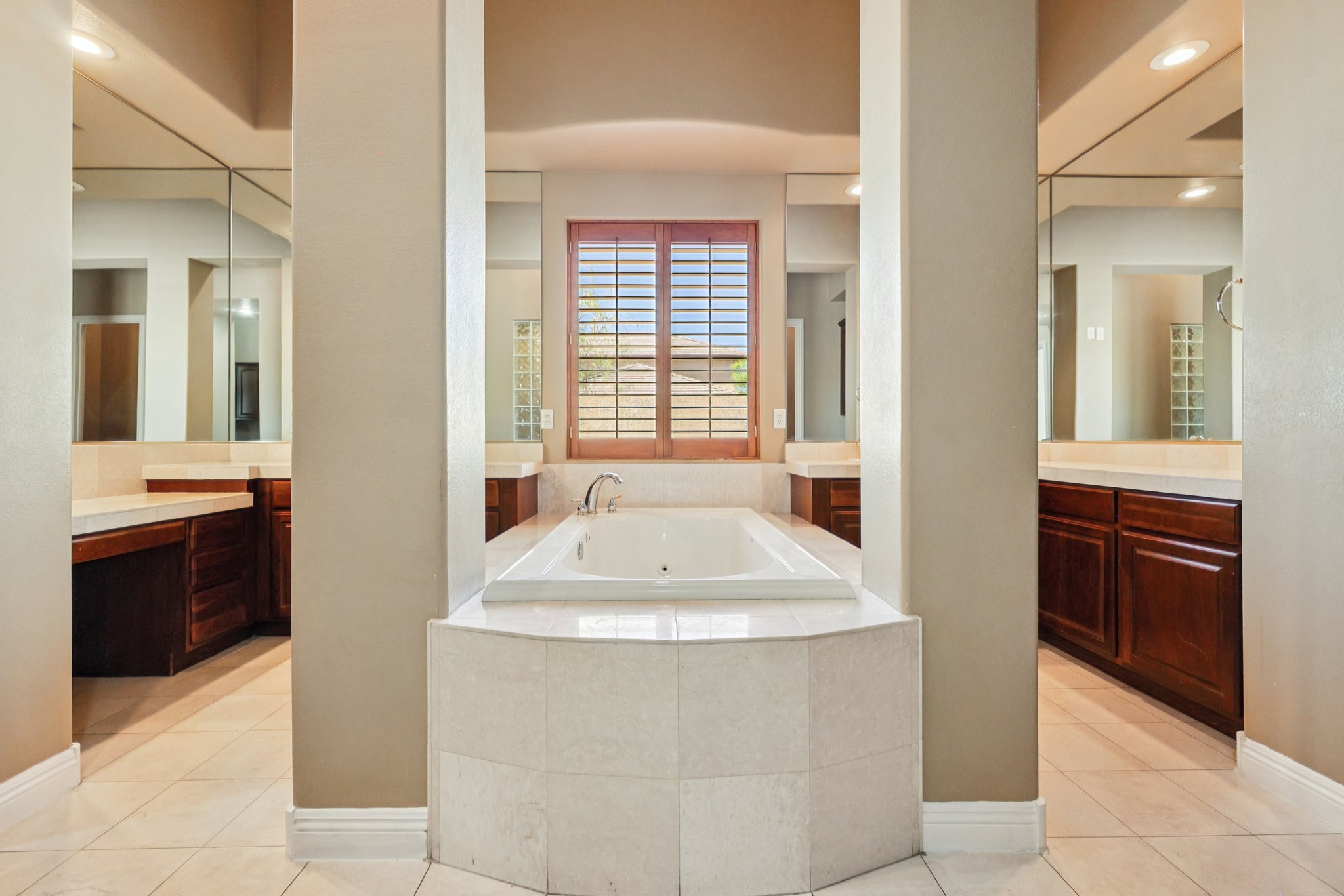 Caves Valley Ct-S1710-051.jpg