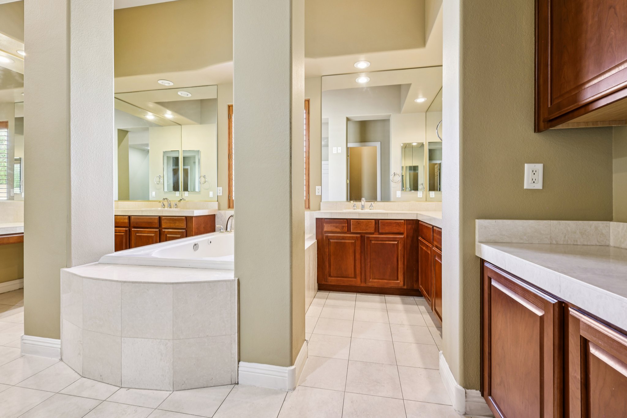 Caves Valley Ct-S1710-054.jpg