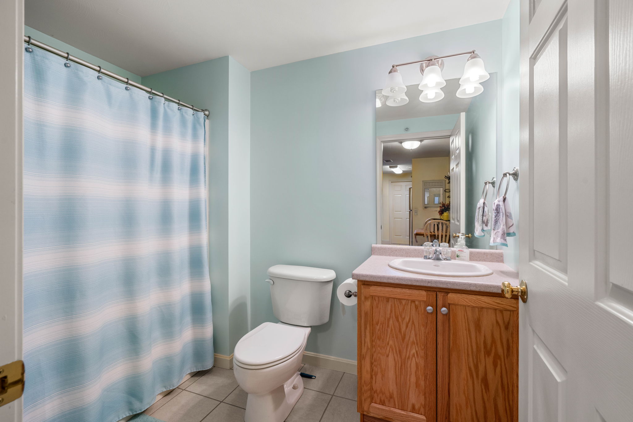 4 Crestview Cir, Londonderry, NH 03053, USA Photo 5