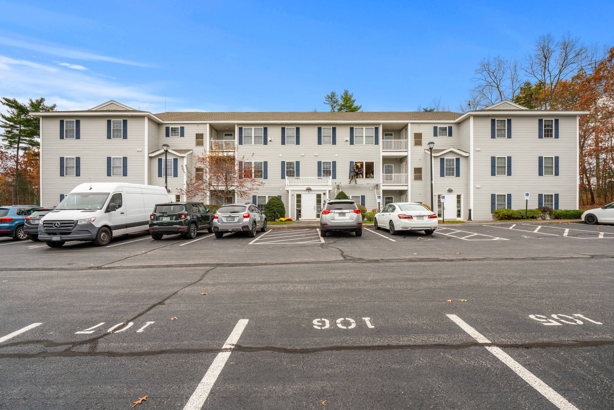 4 Crestview Cir, Londonderry, NH 03053, USA Photo 3