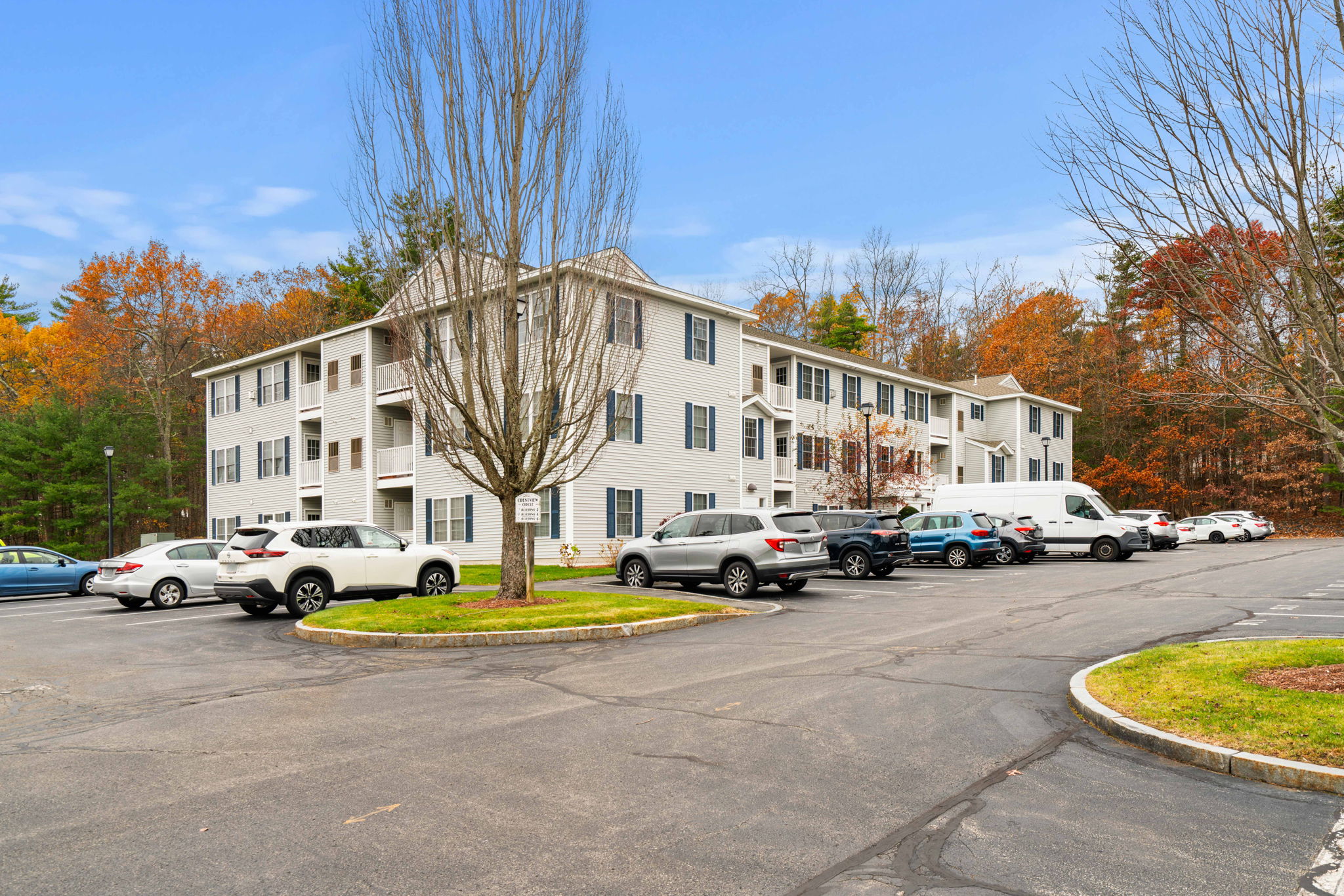 4 Crestview Cir, Londonderry, NH 03053, USA