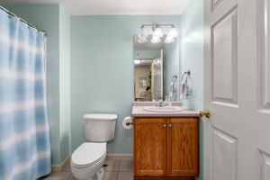 4 Crestview Cir, Londonderry, NH 03053, USA Photo 5