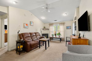 4 Crestview Cir, Londonderry, NH 03053, USA Photo 17