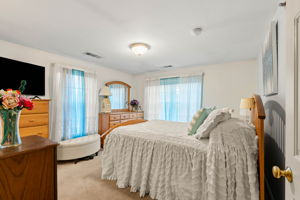 4 Crestview Cir, Londonderry, NH 03053, USA Photo 22