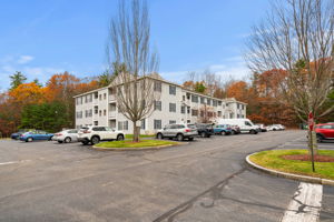 4 Crestview Cir, Londonderry, NH 03053, USA Photo 1