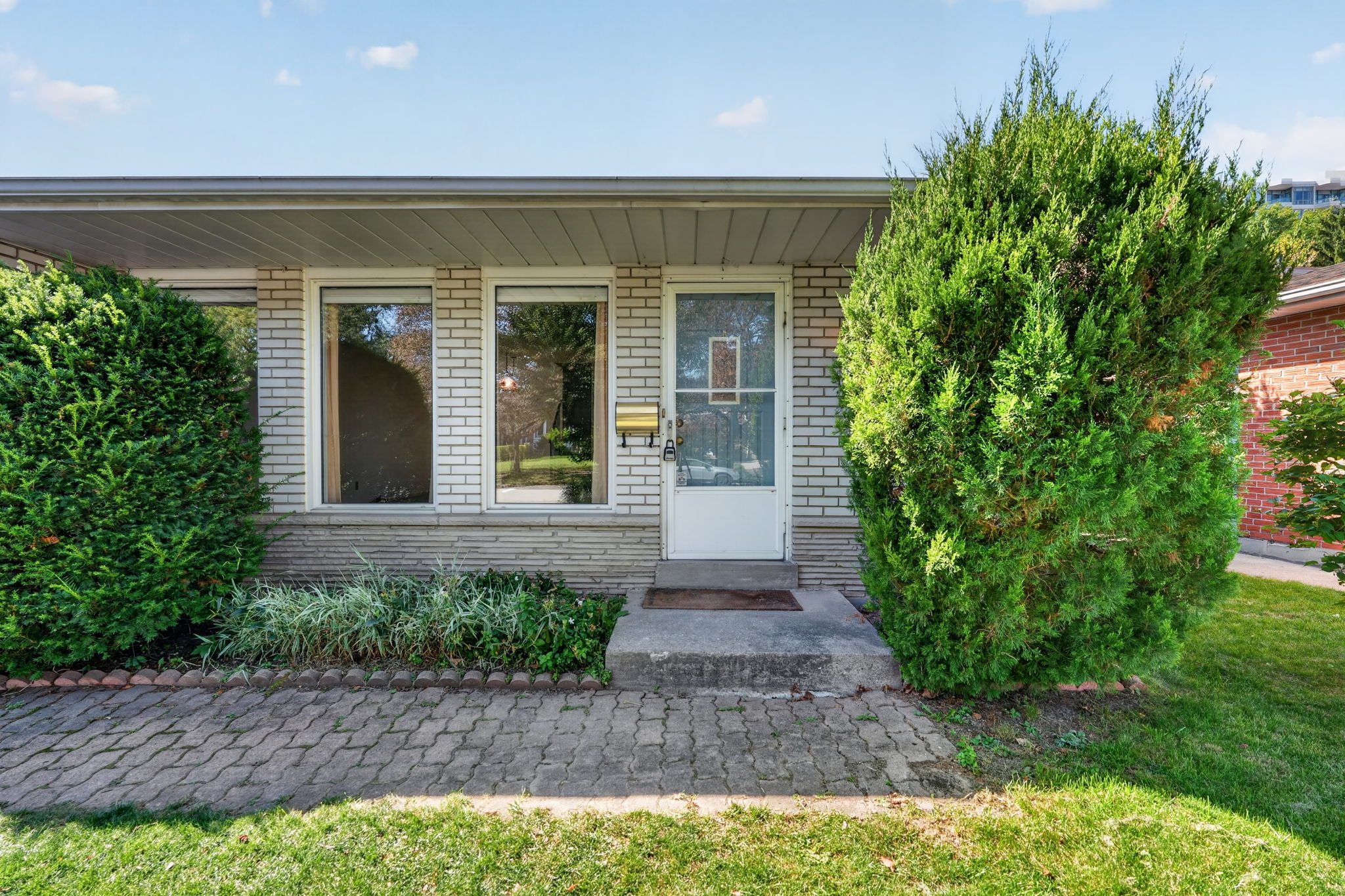 4 Glenstroke Dr Toronto, ON M1S 2Z9