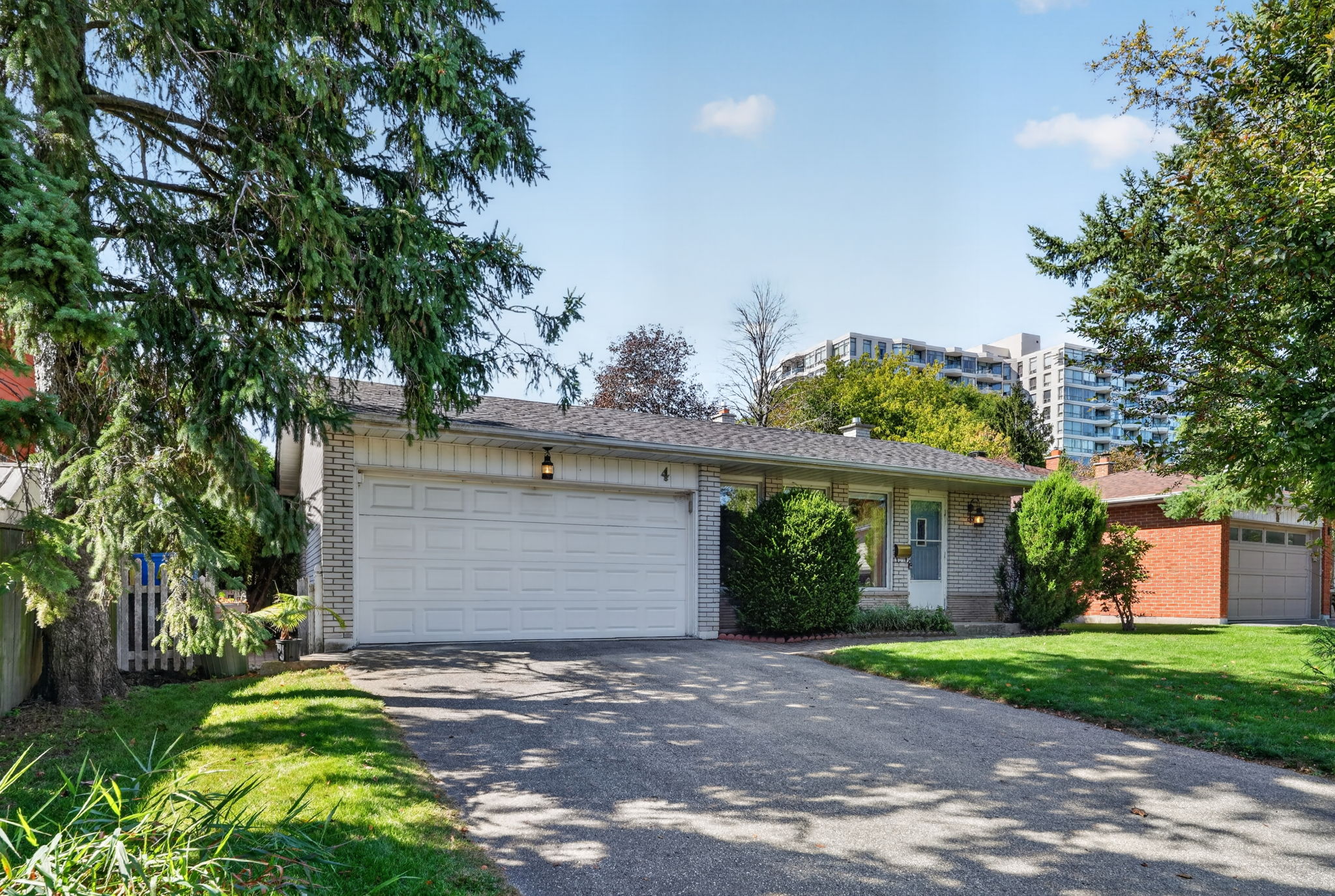 4 Glenstroke Dr Toronto, ON M1S 2Z9