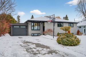4 Holman Crescent, Aurora ON