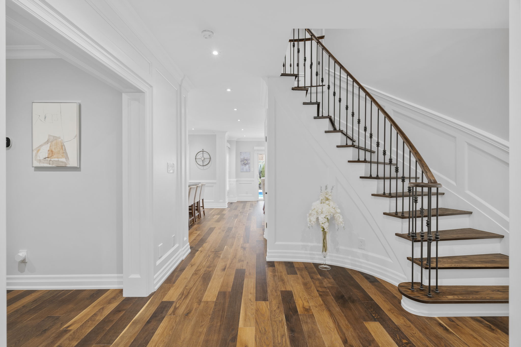 4 Lilley Ct Richmond Hill, ON L4C 8X4