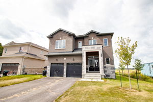 4 Middleton Dr, Wasaga Beach ON
