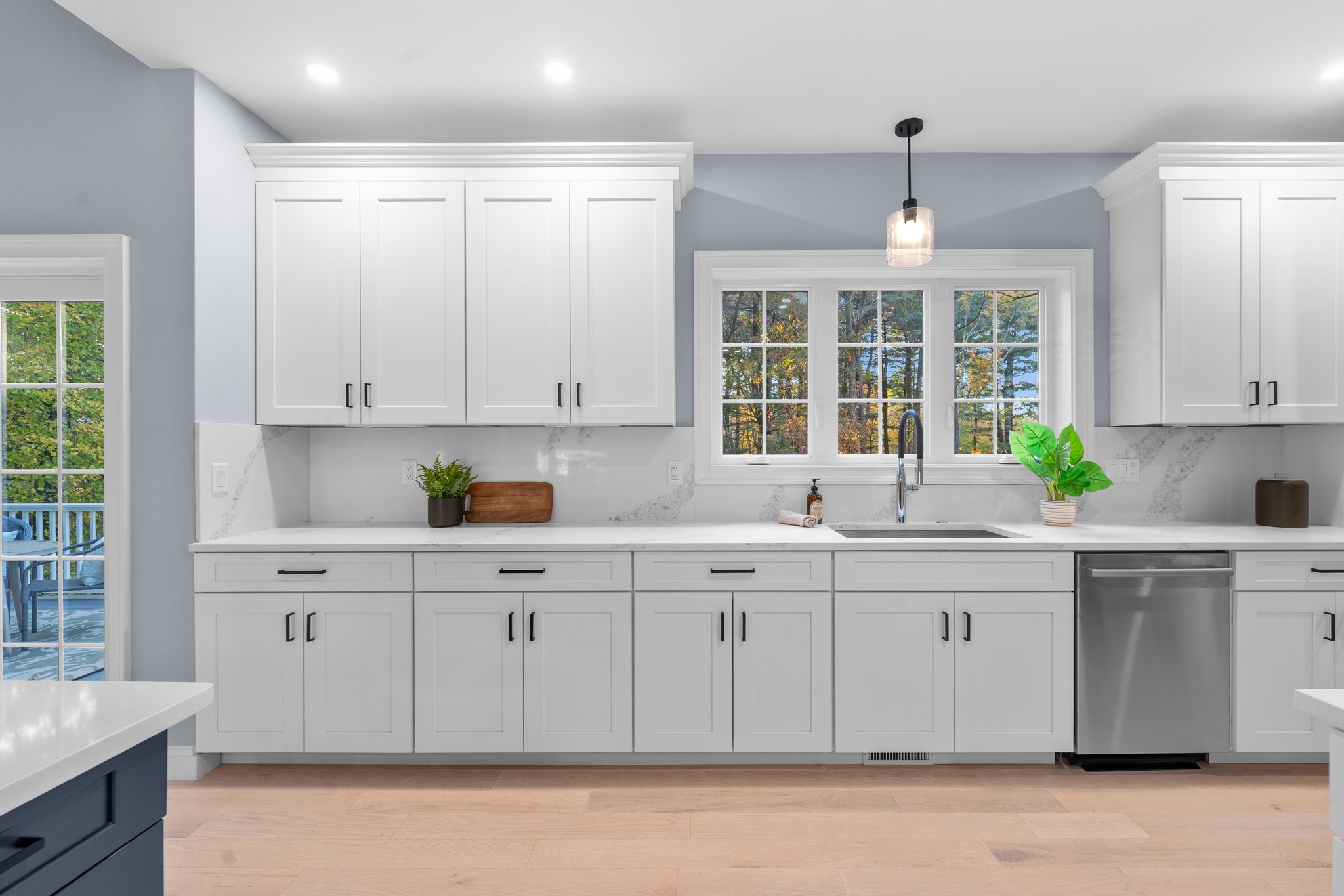 Plentiful Storage Space: Under Cabinet Lighting, Soft Close Cabinets & Drawers