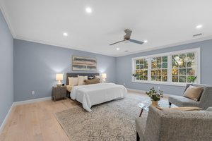 XL Master Bedroom Suite - Overlooks Private Backyard