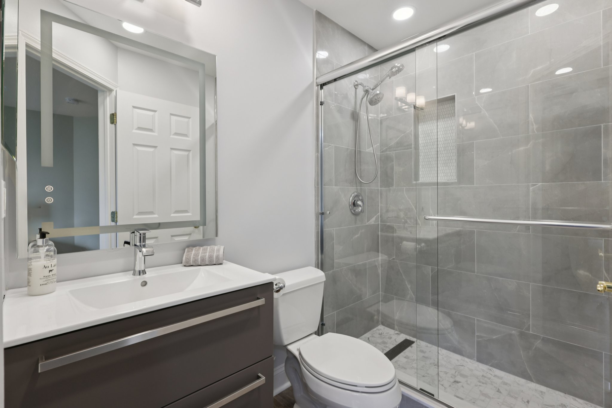 Point View-S3008-031.jpg