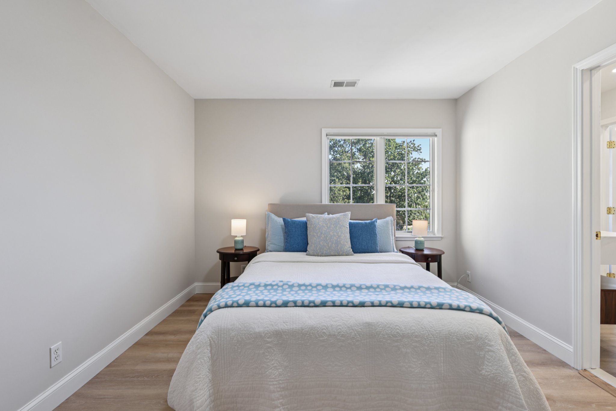 Point View-S3008-047.jpg