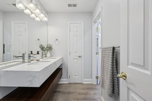 Point View-S3008-049.jpg