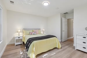 Point View-S3008-052.jpg