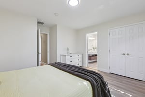 Point View-S3008-055.jpg