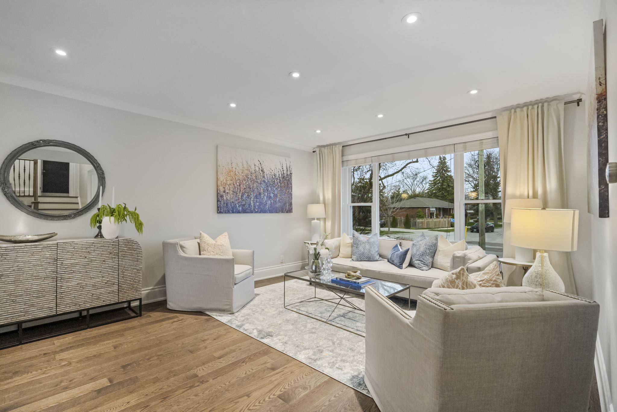 4 Prentice Ct Toronto, ON M9P 1N2