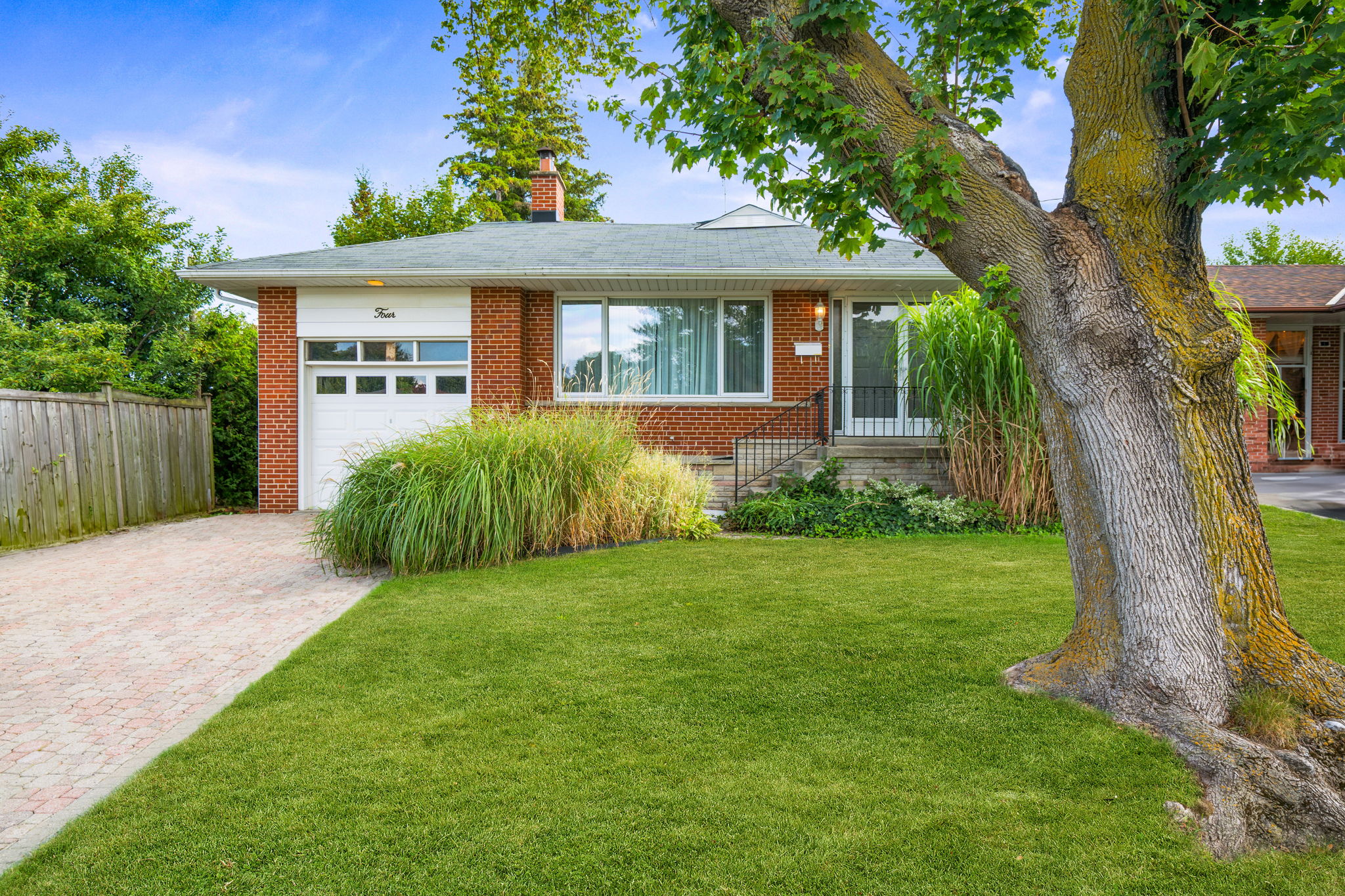 4 Ruscoe Crescent Toronto, ON M9P 1P3