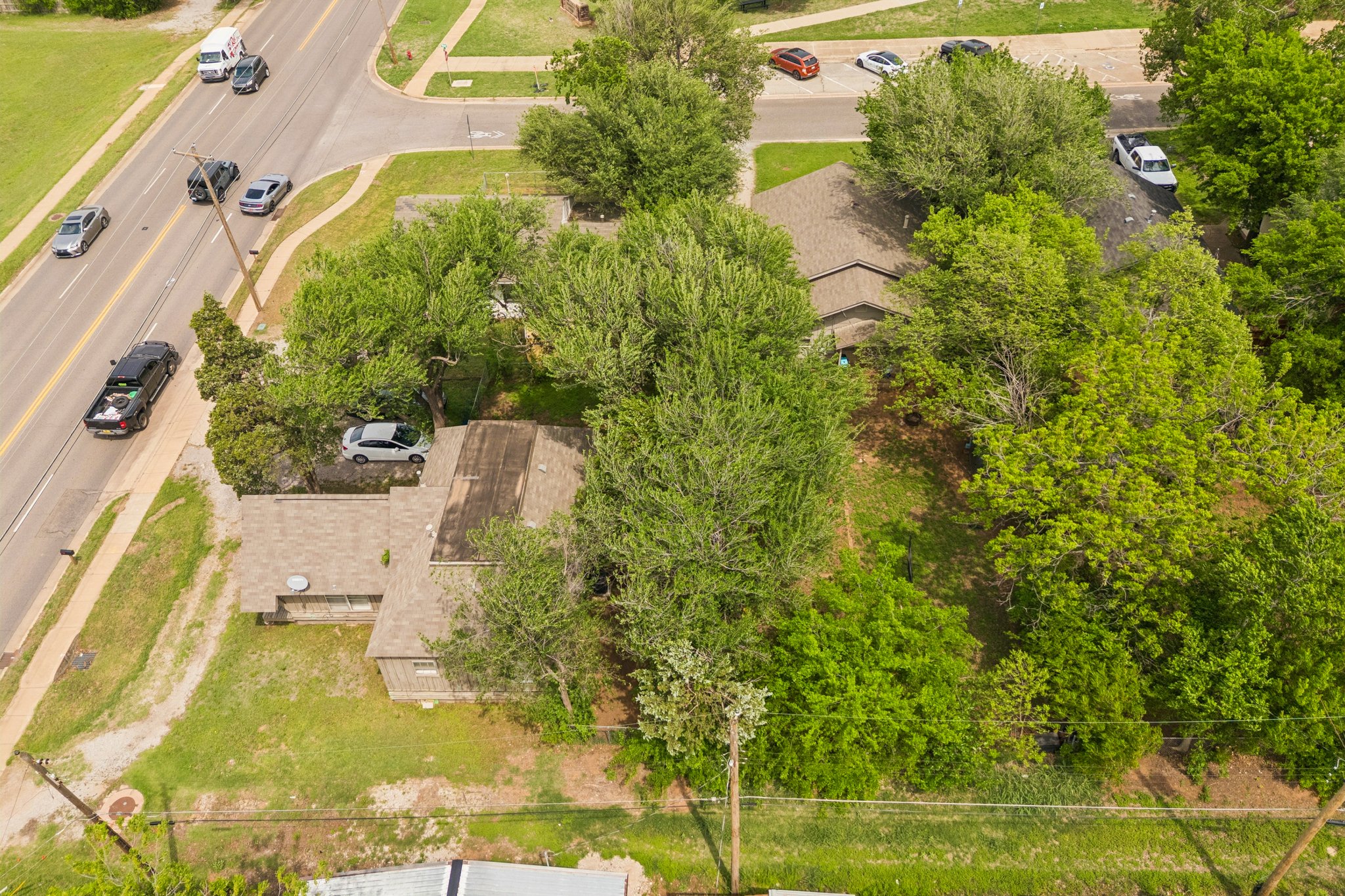 W Main St _ S Kelly Ave_020.jpg
