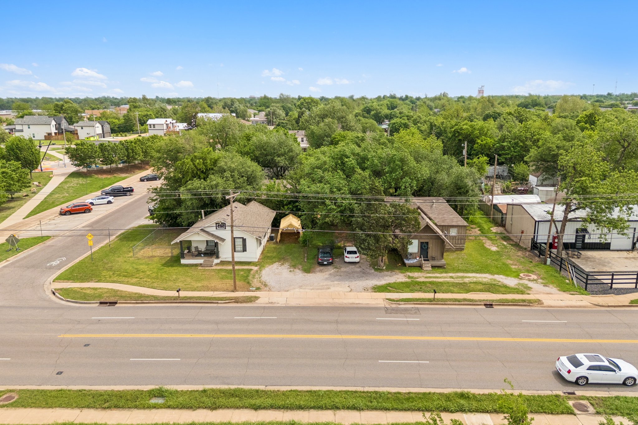 W Main St _ S Kelly Ave_038.jpg