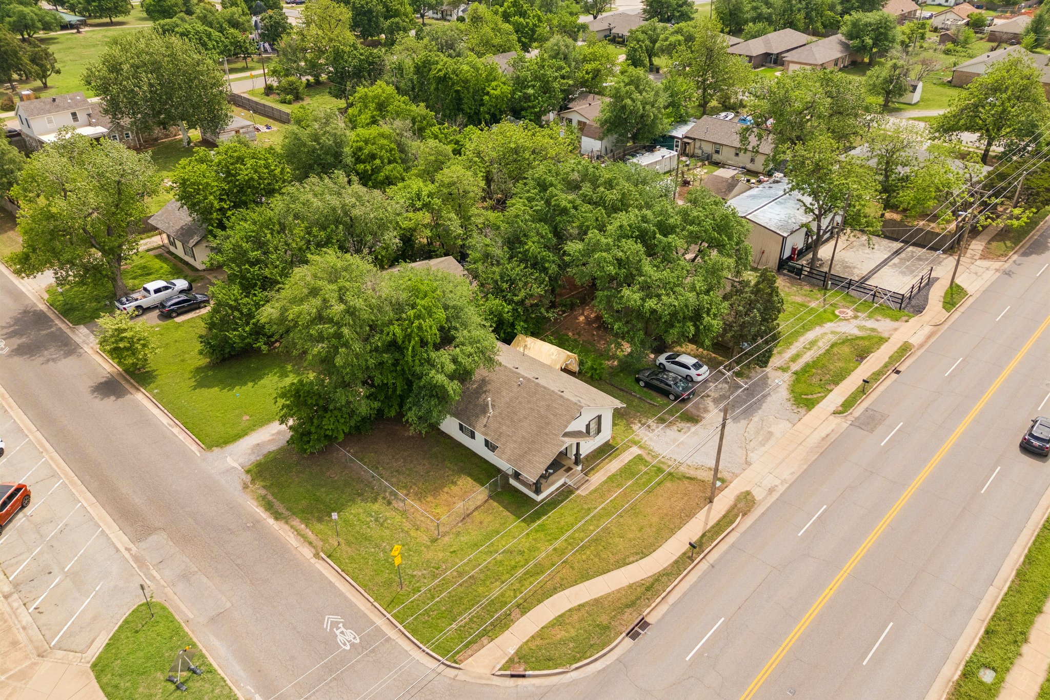 W Main St _ S Kelly Ave_047.jpg