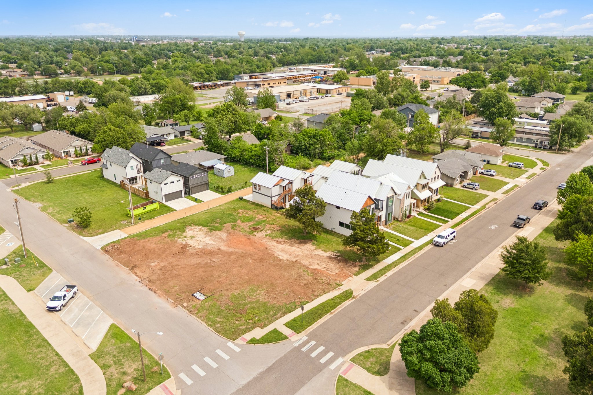 W Main St _ S Kelly Ave_059.jpg