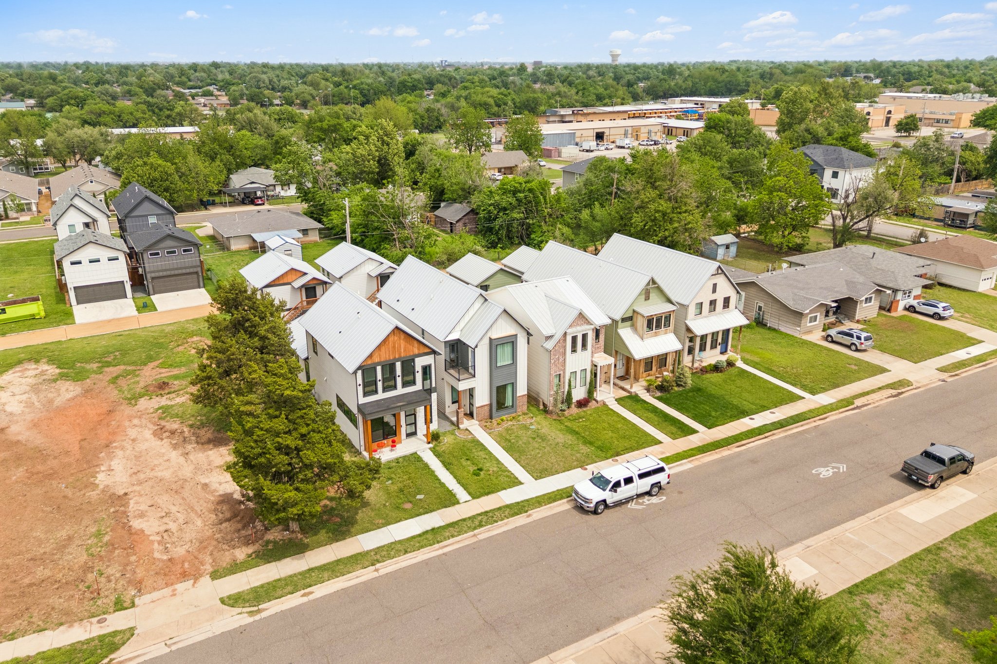 W Main St _ S Kelly Ave_060.jpg