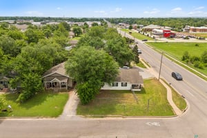 W Main St _ S Kelly Ave_007.jpg
