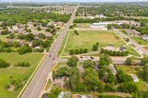 W Main St _ S Kelly Ave_024.jpg