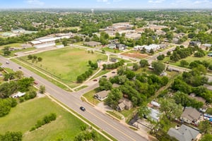 W Main St _ S Kelly Ave_027.jpg