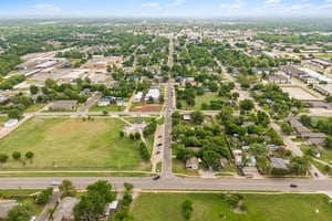 W Main St _ S Kelly Ave_031.jpg