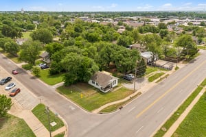 W Main St _ S Kelly Ave_048.jpg