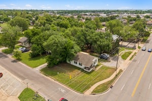 W Main St _ S Kelly Ave_049.jpg