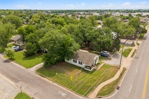 W Main St _ S Kelly Ave_050.jpg