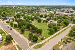 W Main St _ S Kelly Ave_058.jpg