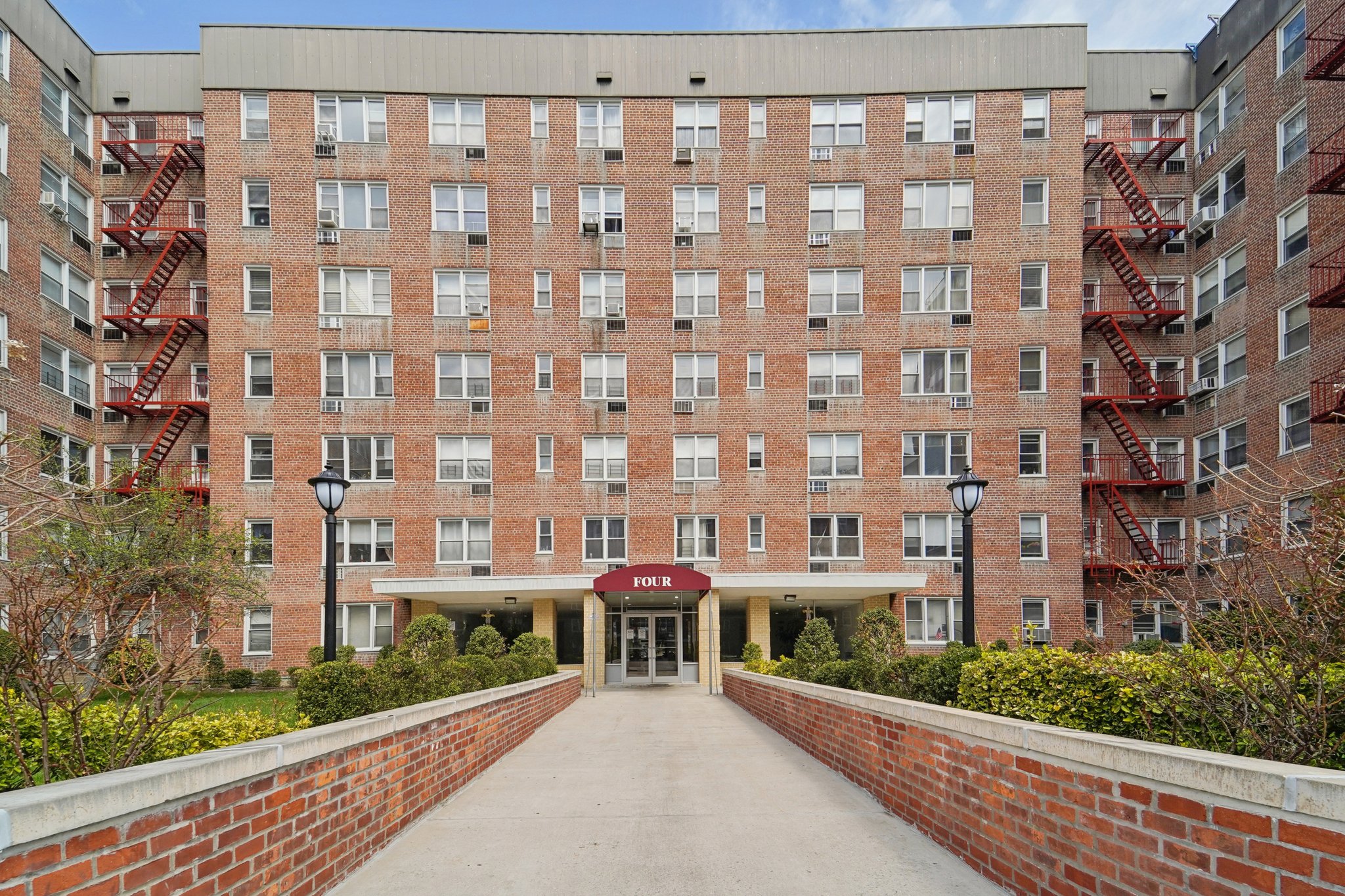 Sadore Ln 7F-S0204-002.jpg