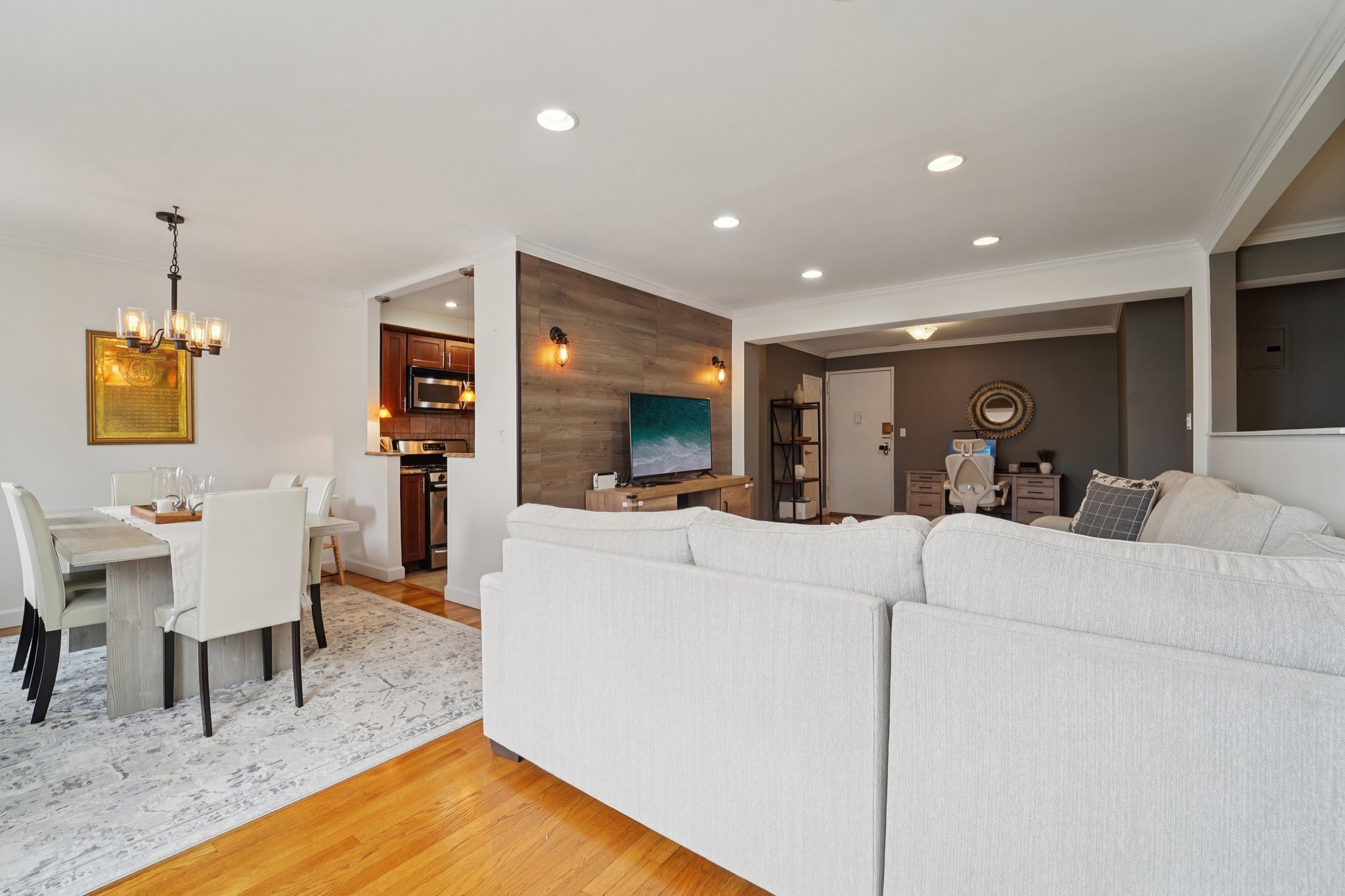 Sadore Ln 7F-S0204-007.jpg