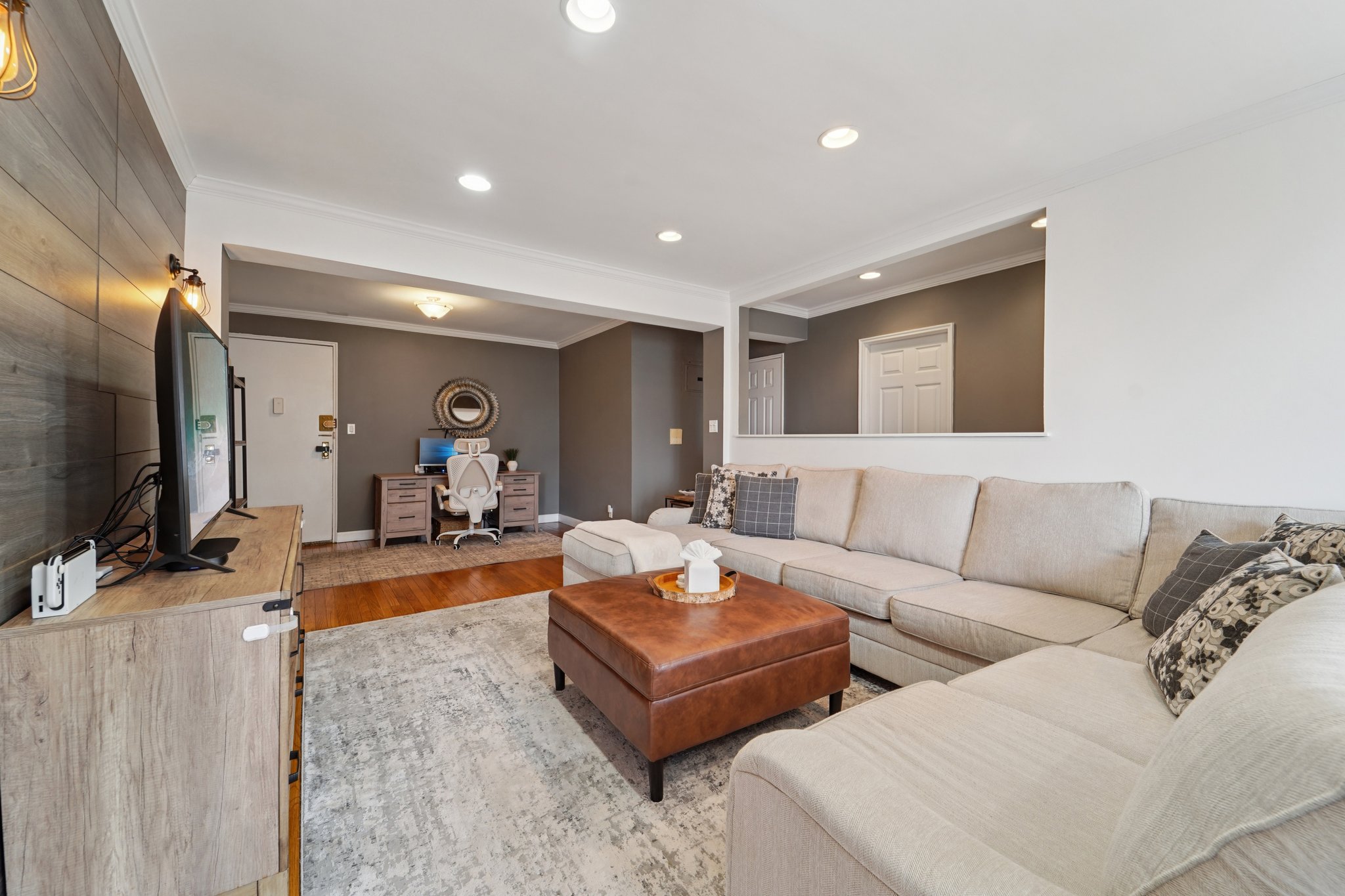 Sadore Ln 7F-S0204-008.jpg