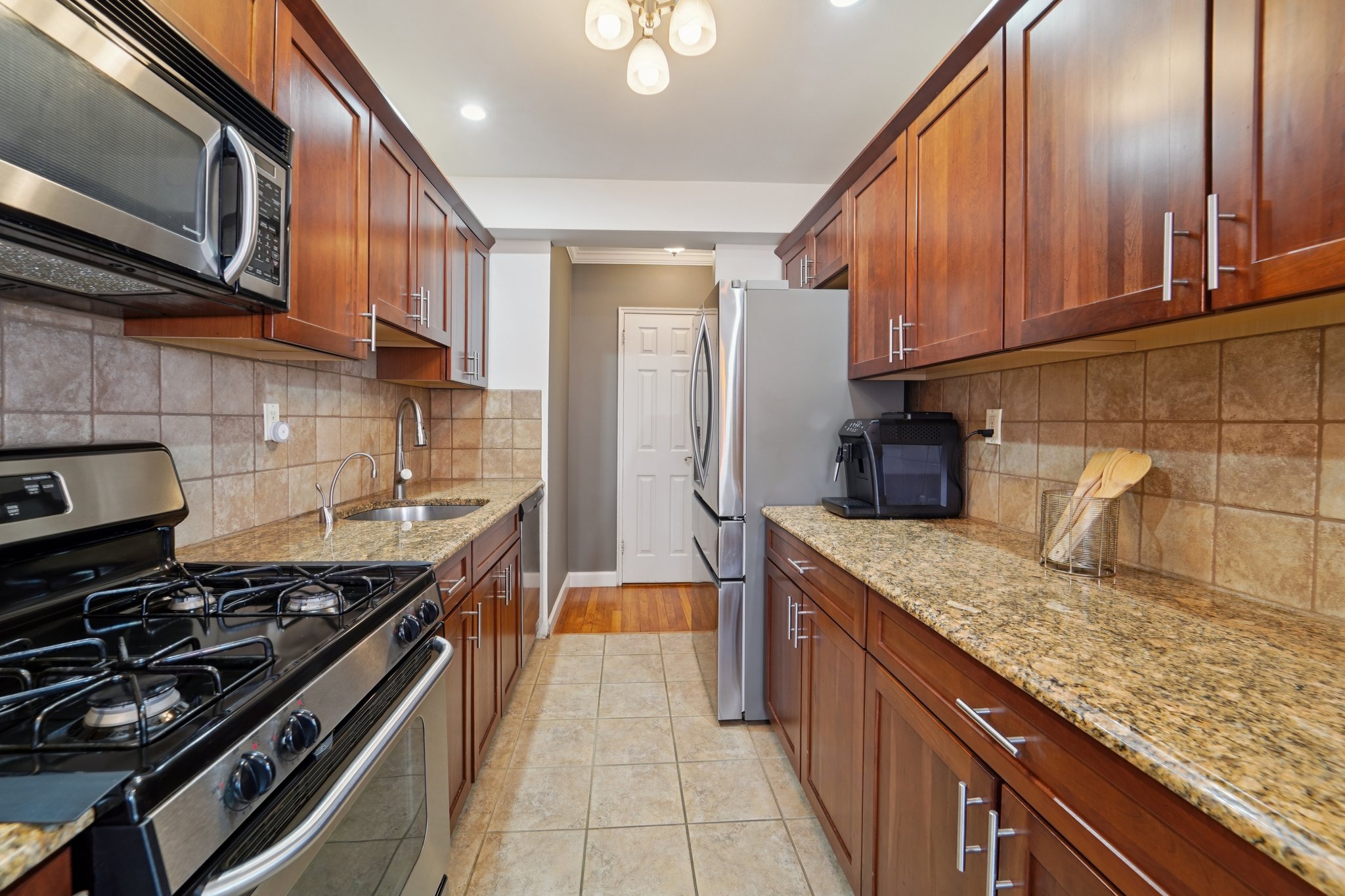 Sadore Ln 7F-S0204-012.jpg