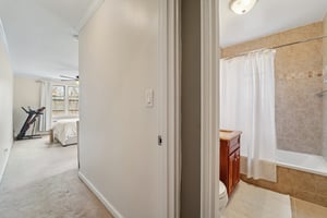 Sadore Ln 7F-S0204-025.jpg