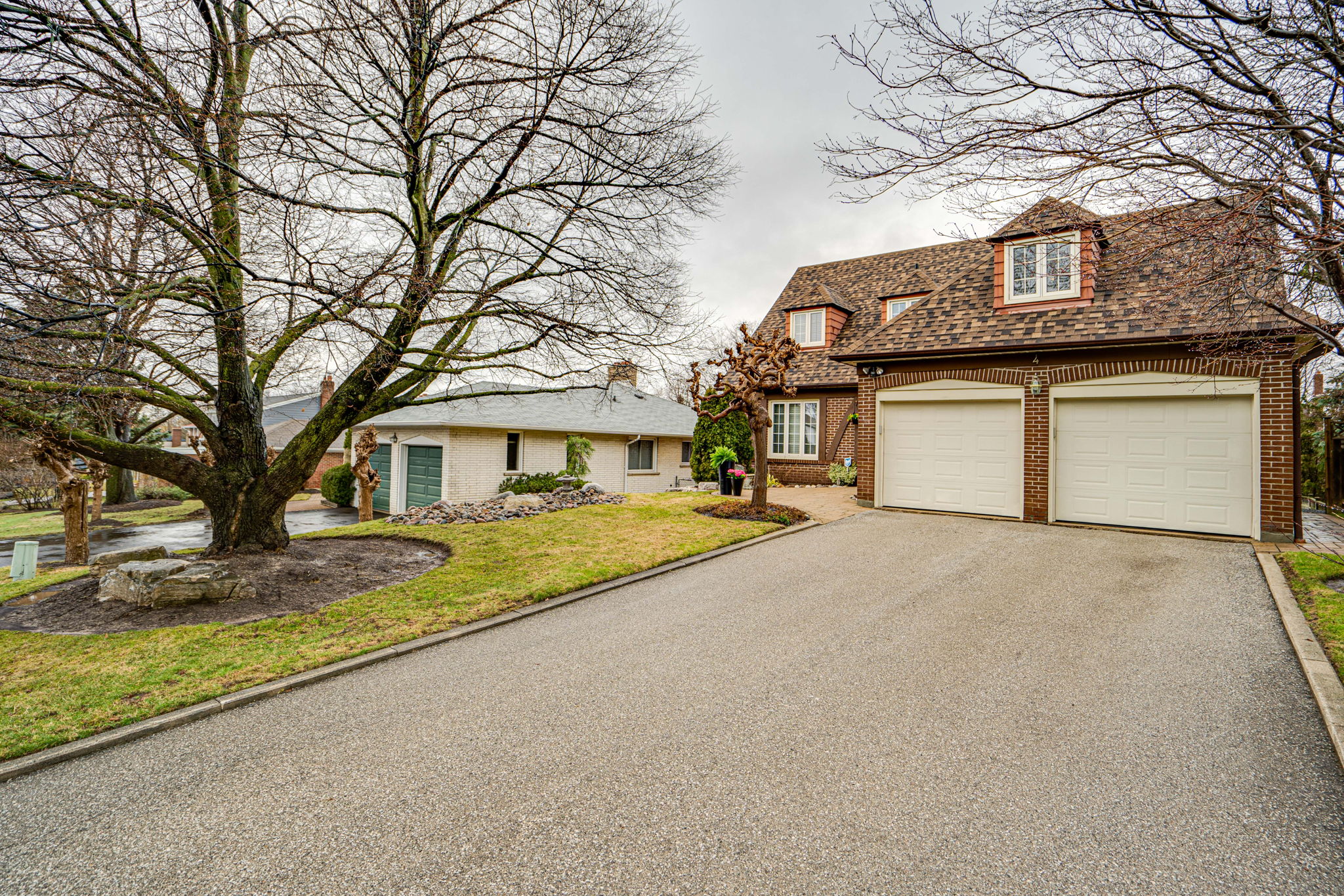 4 Sixpenny Ct Markham, ON L3T 4E5