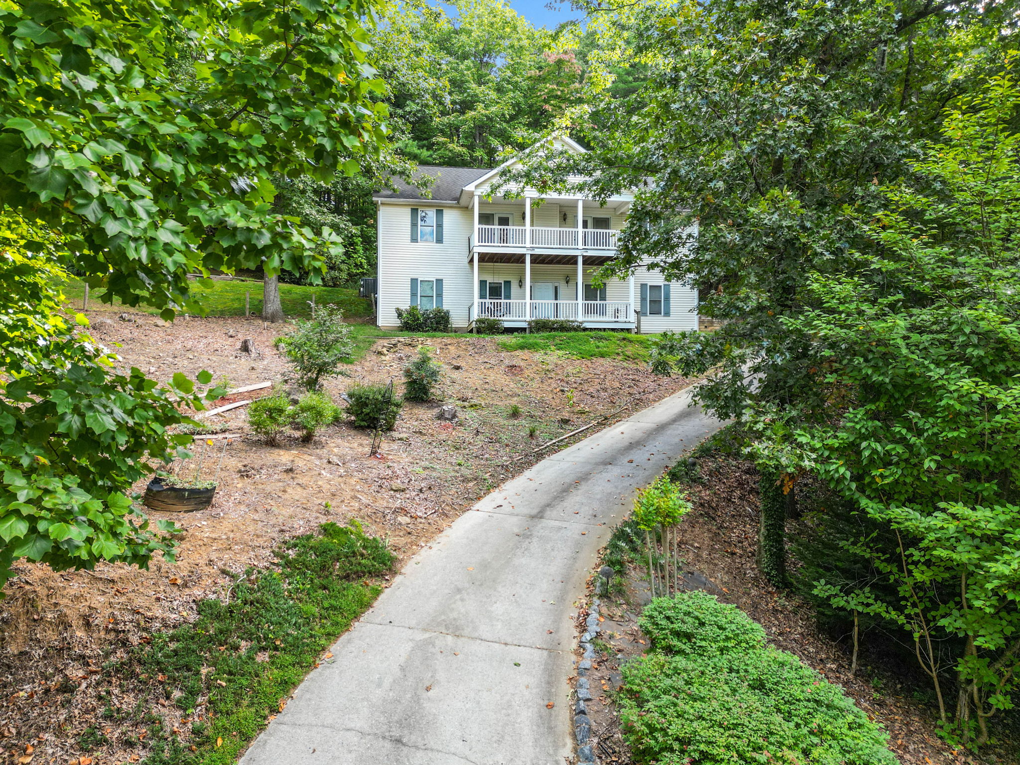 4 Spicewood Ct, Flat Rock, NC 28731, USA Photo 3