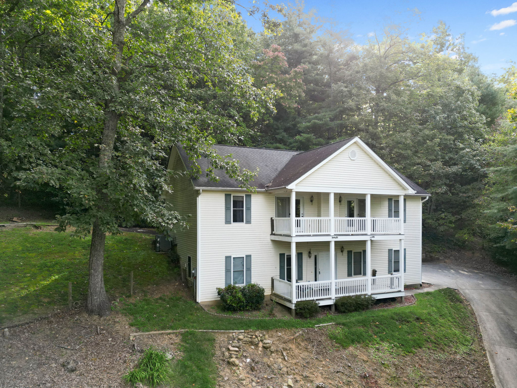 4 Spicewood Ct, Flat Rock, NC 28731, USA Photo 5