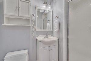 2nd owners suite/Private bath