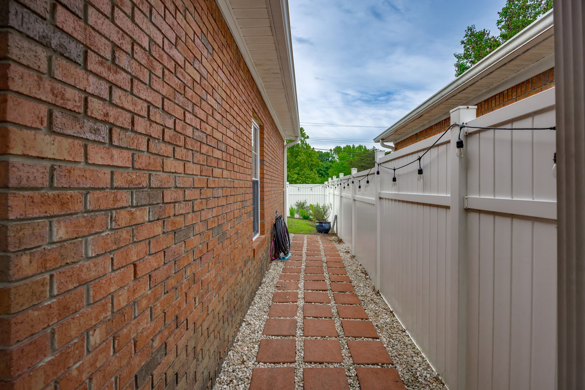  Photo 32