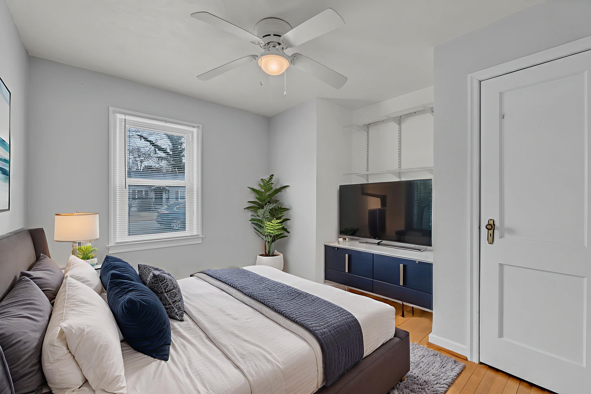 DSC_7479 virtually staged.jpeg