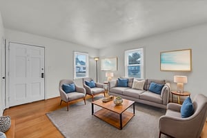 DSC_7461 virtually staged.jpeg