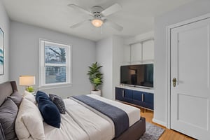 DSC_7479 virtually staged.jpeg